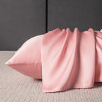 Tombé et brillance de la taie en soie, coloris Rose poudré