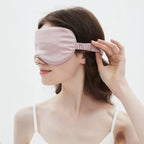 Masque en soie porté, vue de trois quarts, coloris Rose poudré