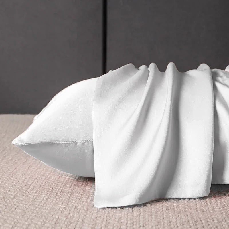 Tombé et brillance de la taie en soie, coloris Blanc nacré